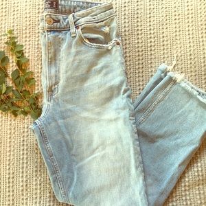 Abercrombie high rise boyfriend jeans